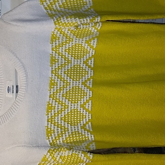 Old Navy Comfy Sweater-- (Womans size small) - Picture 3 of 9